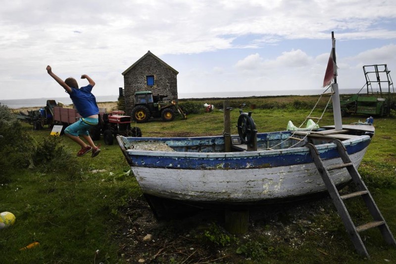 Французское правительство ищет пару для ухода за фермой на необитаемом острове