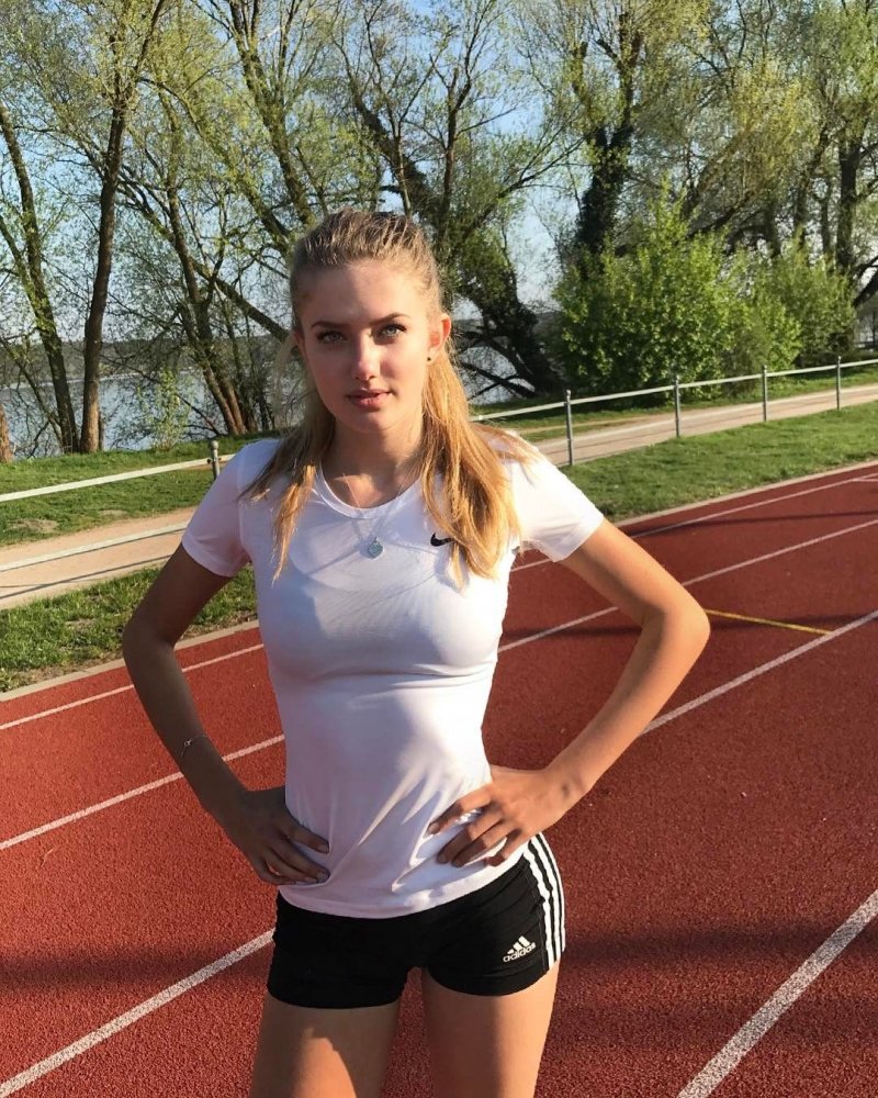 Алисия Шмидт - красивая бегунья из Германии