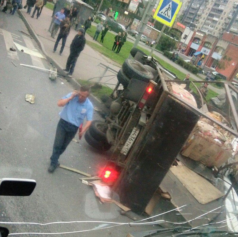 Авария дня. Столкновение автобуса и Газели в Петербурге