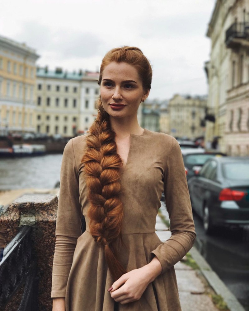 История московской Рапунцель: от девушки, борющейся с облысением, до обладательницы роскошной шевелюры
