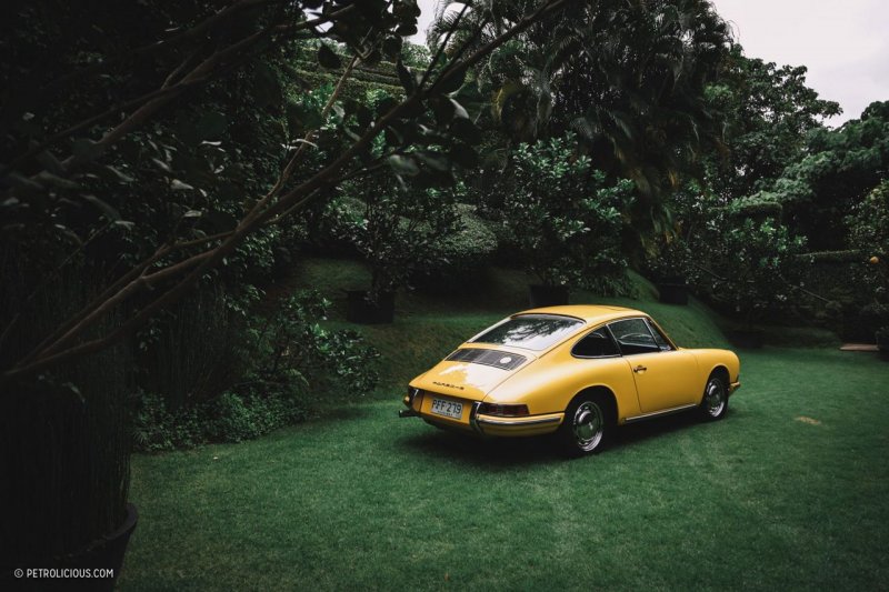 Удивительная коллекция классических Porsche на тропическом острове