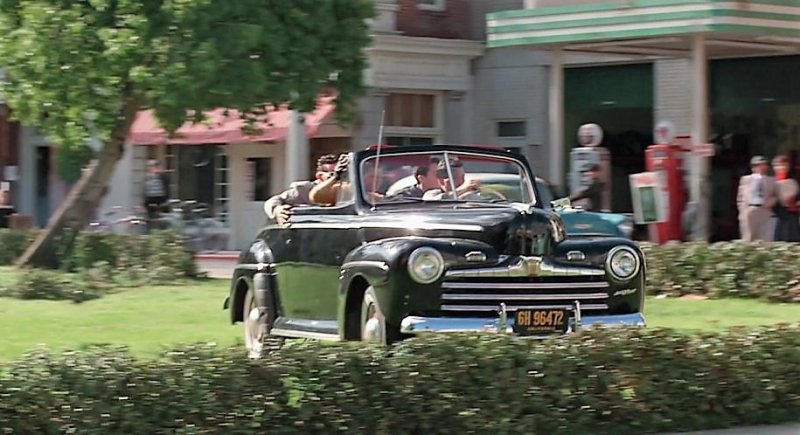 "Марти, у него Ford 1946 года! Он раздавит нас как фольгу!" Биф Тэннан, злобный чувак из 'Назад в будущее', рассекал на Ford Super Deluxe 1946 года.