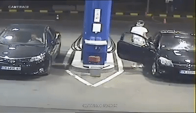 Решил покурить на заправке