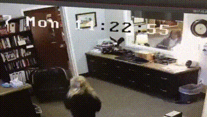 Девочка узнала, что ее удочерили