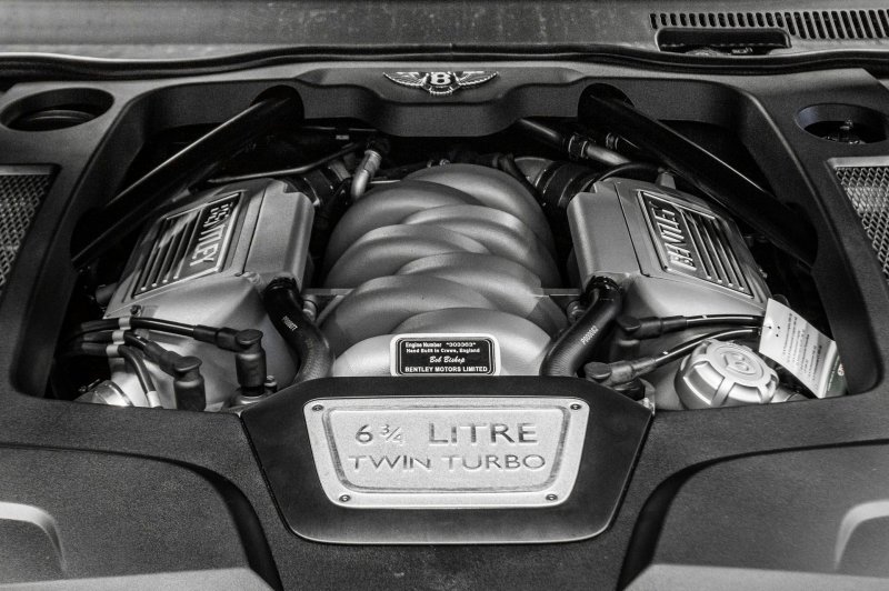 Технические детали держатся в секрете, но, скорее всего, купе Bentley Mulsanne оснащено 6,75-литровым турбированным V8 мощностью 540 л. с. Максимальная скорость превышает 305 км/ч.