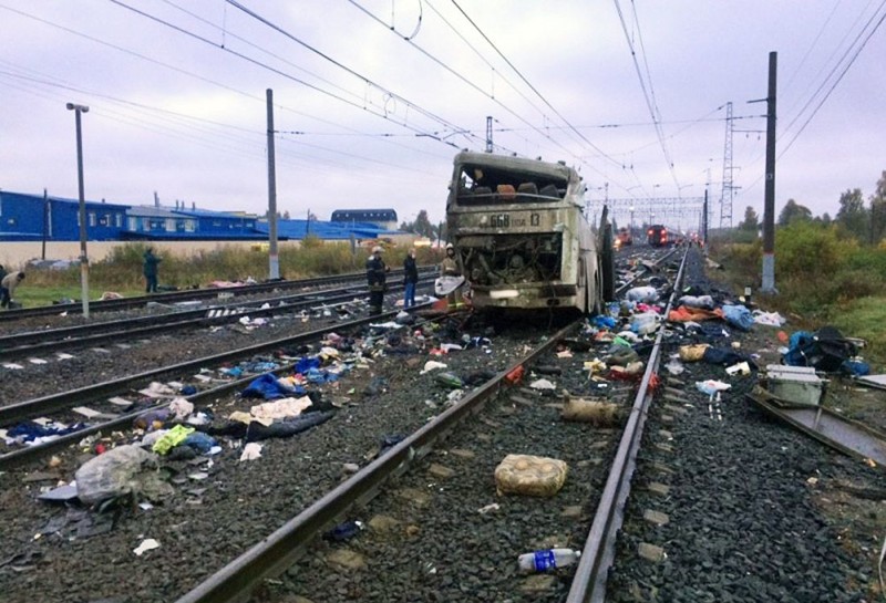 Во Владимирской области поезд протаранил автобус, погибли 19 человек