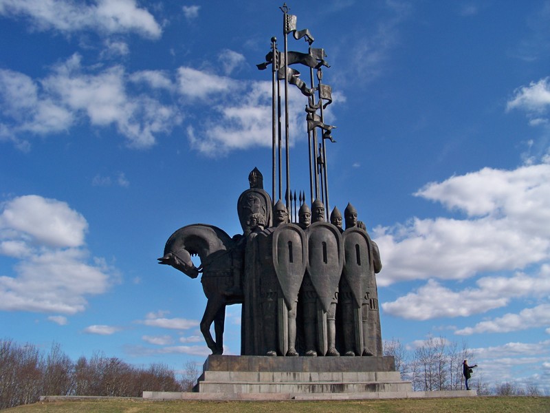 Памятник А.Невскому за городом