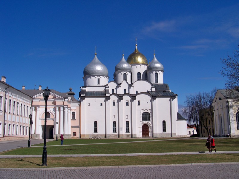 Софийский собор - самая древняя церковь на территории России 11 век !