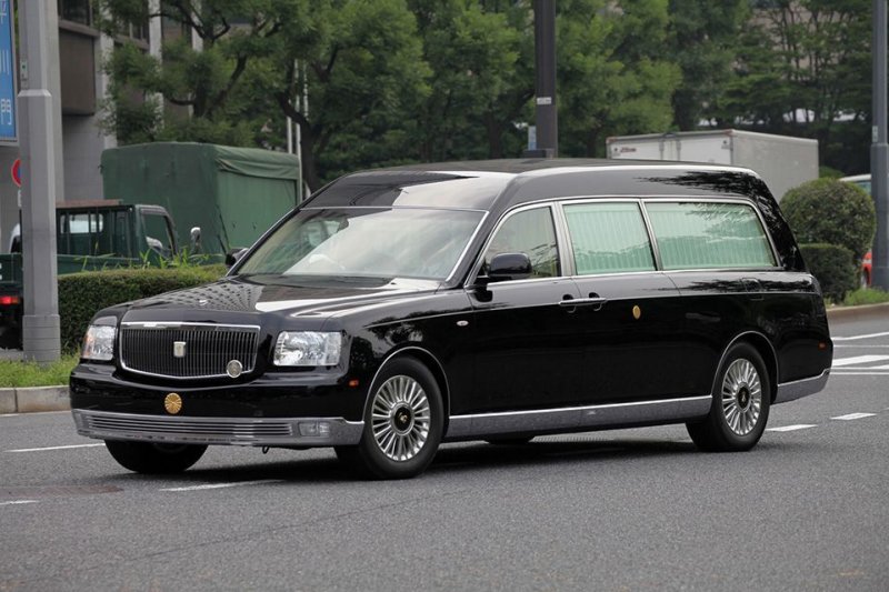 Эволюция самого роскошного автомобиля Японии