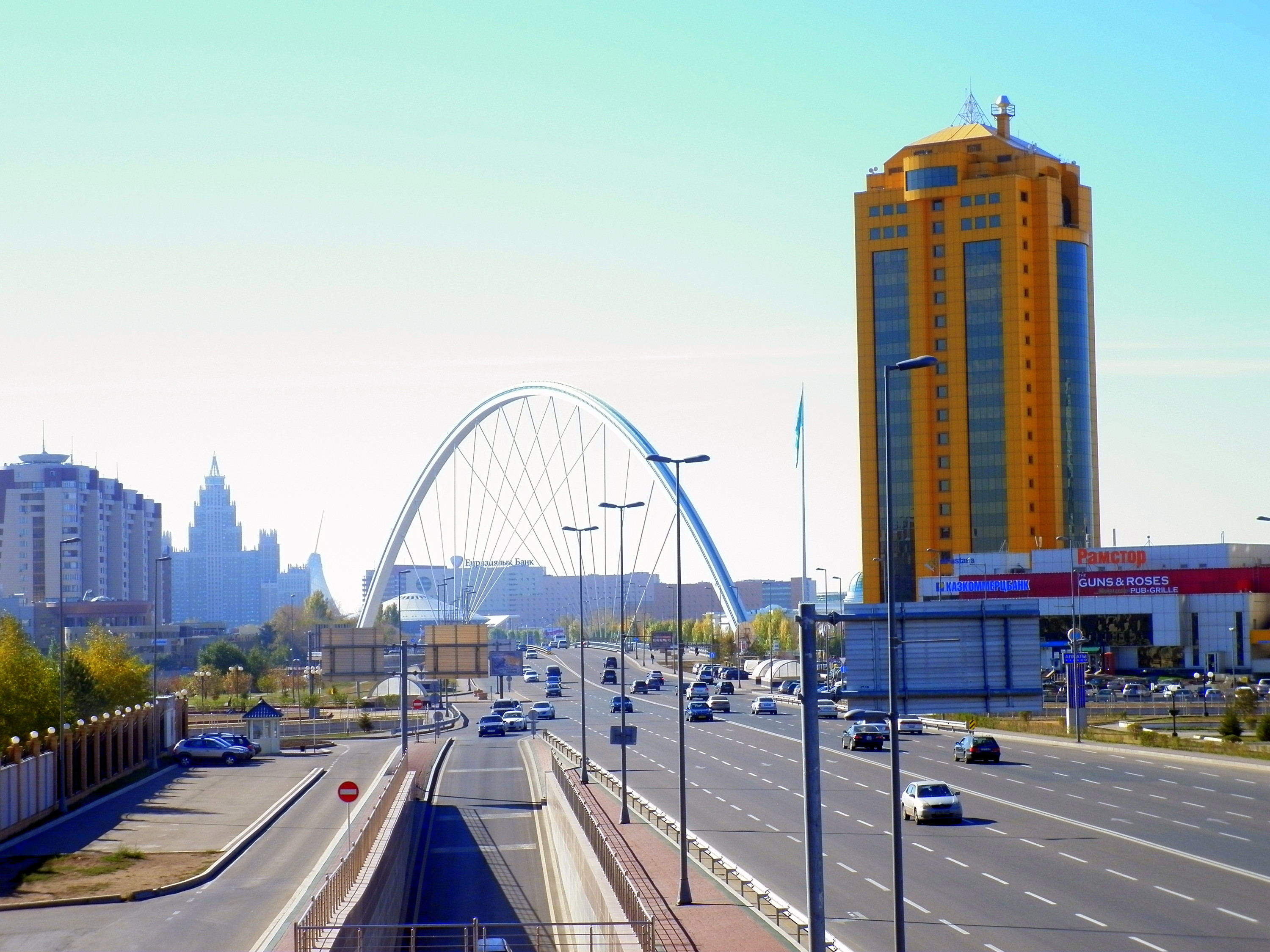 Центр астаны улицы. Астана Центральная улица. Астана старый центр. Казахстан Астана улицы. Астана Главная улица.