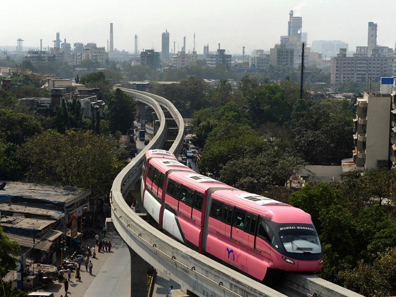 в Мумбае также развивается и современный транспорт - монорельс