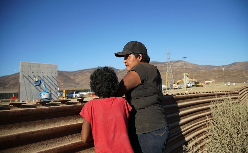 Стена на границе США и Мексики: мега-стройка в фотографиях