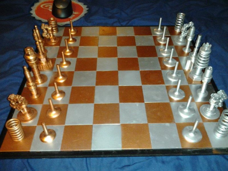 Шахматы из запчастей 