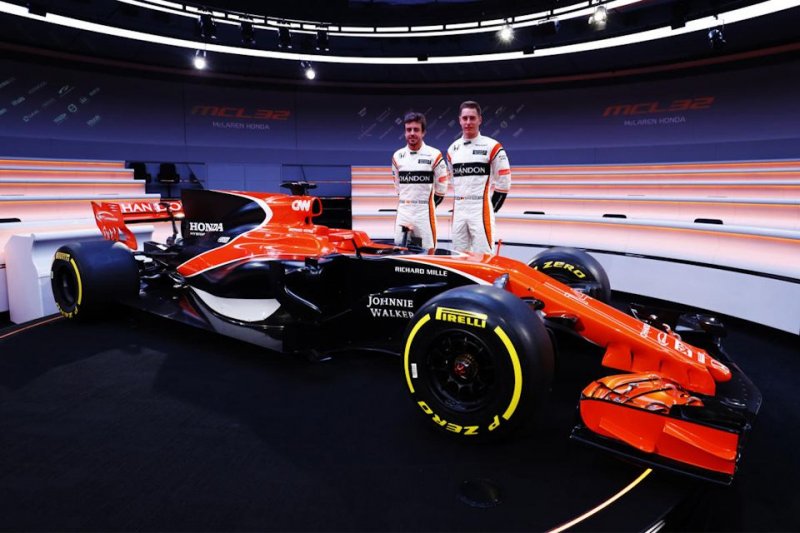 Сравните с гоночным болидом McLaren-Honda MCL32?