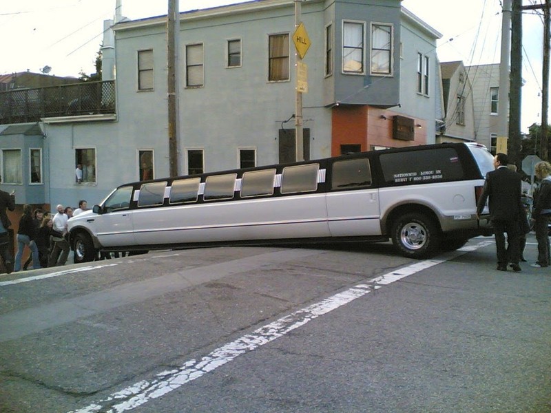 2. Лимузин на одной из улиц Сан-Франциско 