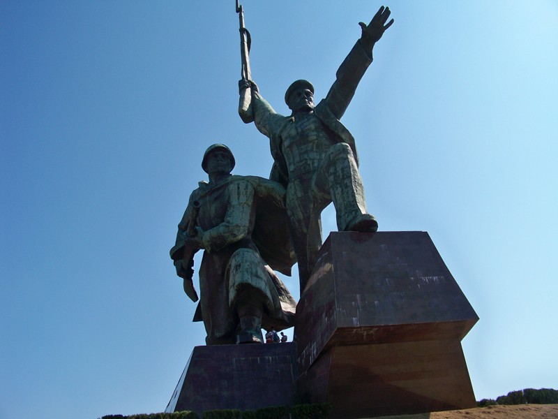 Памятник матросу и солдату