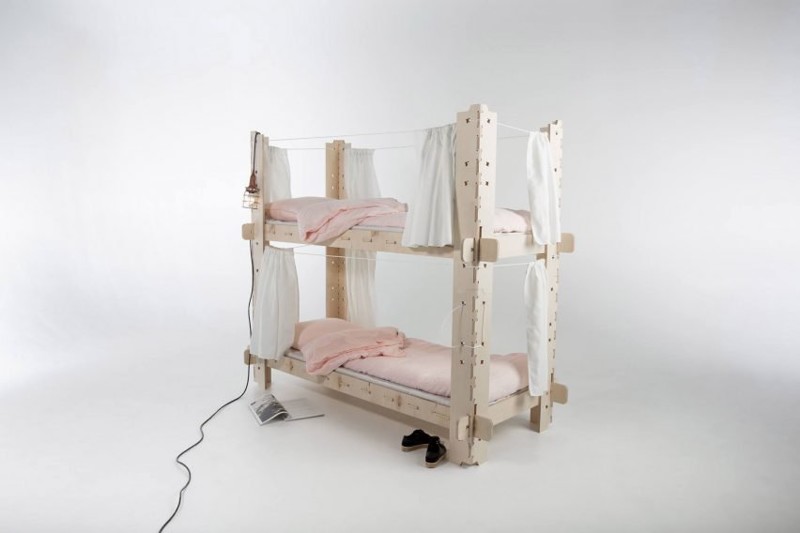 Студенты создали мебель из гофрокартона для беженцев и жертв стихийных бедствий