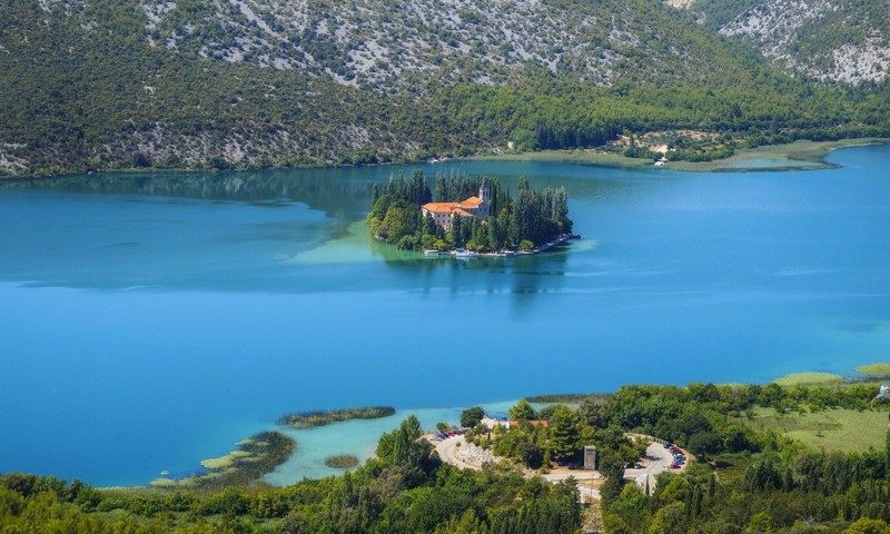 3. Остров Висовац, Хорватия (Marz88/CC BY-NC-SA 2.0)  На острове расположен францисканский монастырь XVII века.