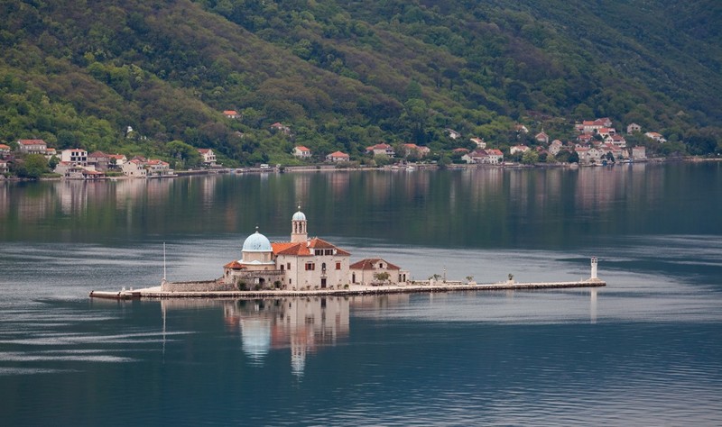 7. Остров «Госпа од Шкрпела», Черногория (Diego Delso)  На острове расположена церковь Божьей Матери.