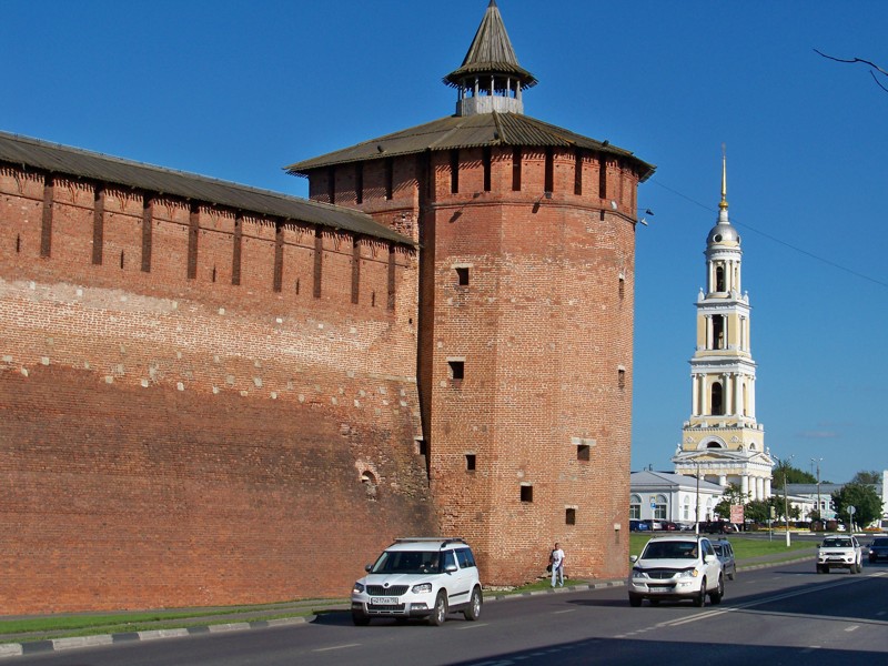 Вид на одну из сохранившихся башен Коломенского кремля