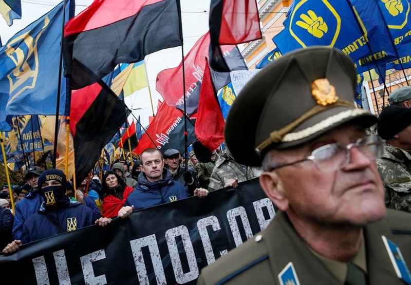 Националисты прошли маршем по Киеву, реакция европейцев, перевод "Der Standard", Австрия