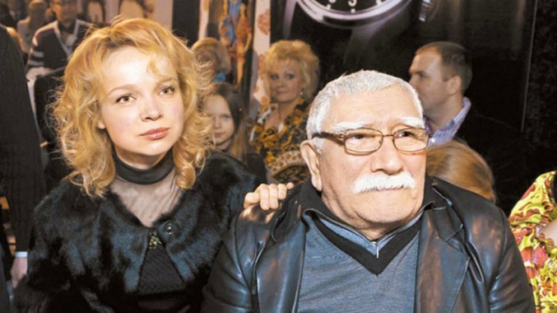 Кто в театре хозяин? "Гнусная" история Армена Джигарханяна и его молодой жены