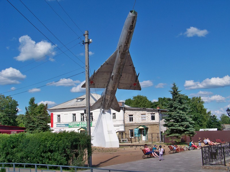 Монумент в честь 40-летия Победы