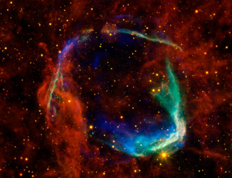 Самые красивые снимки космоса от телескопа «Спитцер»
