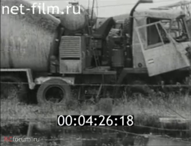… Либо Татра 815 серии с бетономешалкой. Нечасто встречались в Союзе, но в Чернобыле они были.