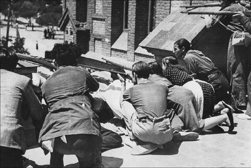 Бой фалангистов и народной милиции в районе мадридских казарм Куартель де ла Монтанья. 30 июля 1936