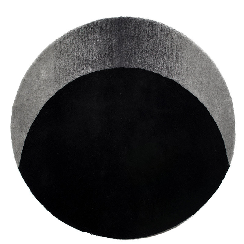 Эти необычные коврики создают иллюзию зияющей черной дыры