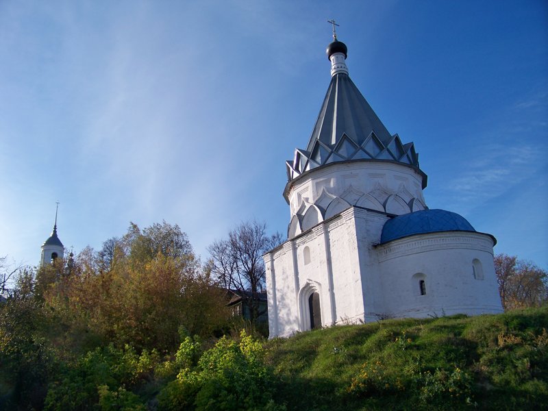 Церковь Космы и Дамиана - возведена на месте где когда-то стоял шатер Ивана Грозного