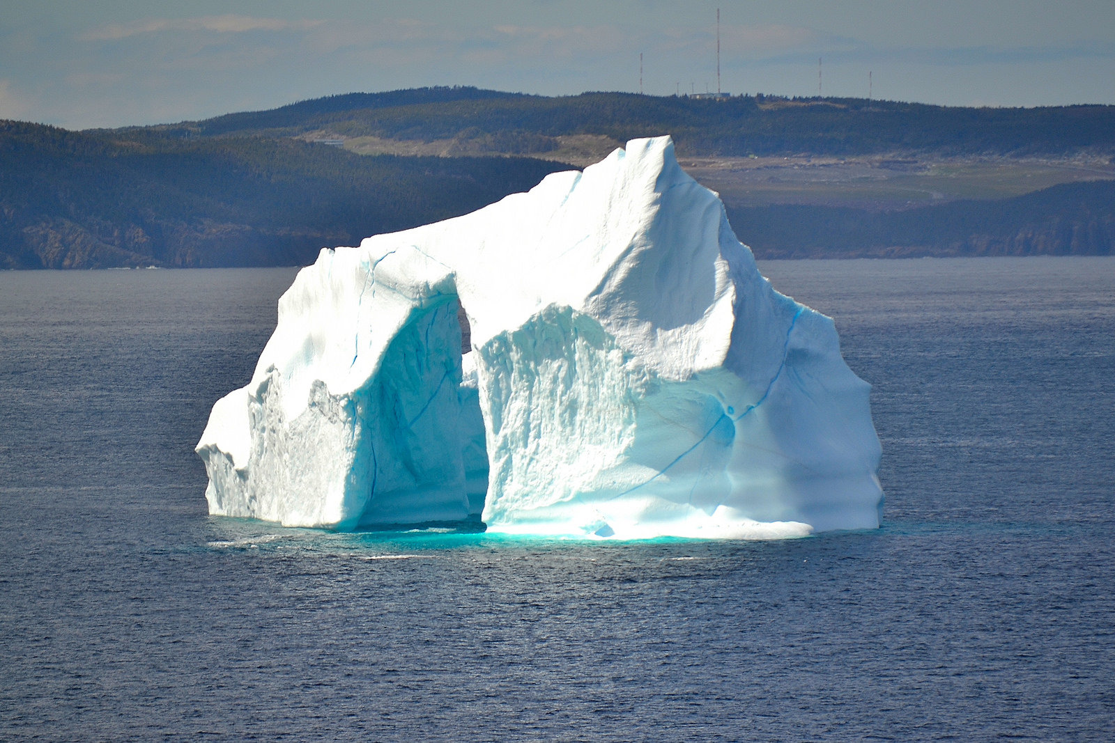 Ледник гидросфера. Шельфовые ледники Антарктиды. Куполообразные айсберги. Дрейфующий Айсберг. Айсберг Ледяная плавучая гора.