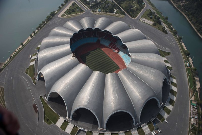 Недавно переобустроенный стадион Рунградо Мэй Дэй предположительно способен вместить до 114 тысяч зрителей