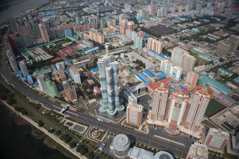 Пугающе пусто и завораживающе красиво:  Пхеньян с воздуха в формате 360 градусов