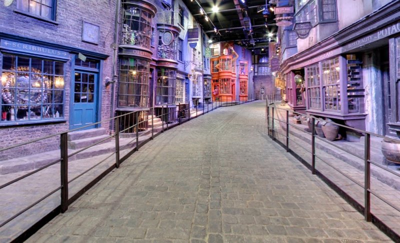"Косой переулок" из сериала про Гарри Поттера.