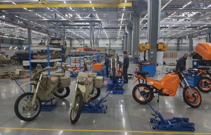 Оранжевый мотоцикл на фото – новая модификация, созданная специалистами дивизиона.