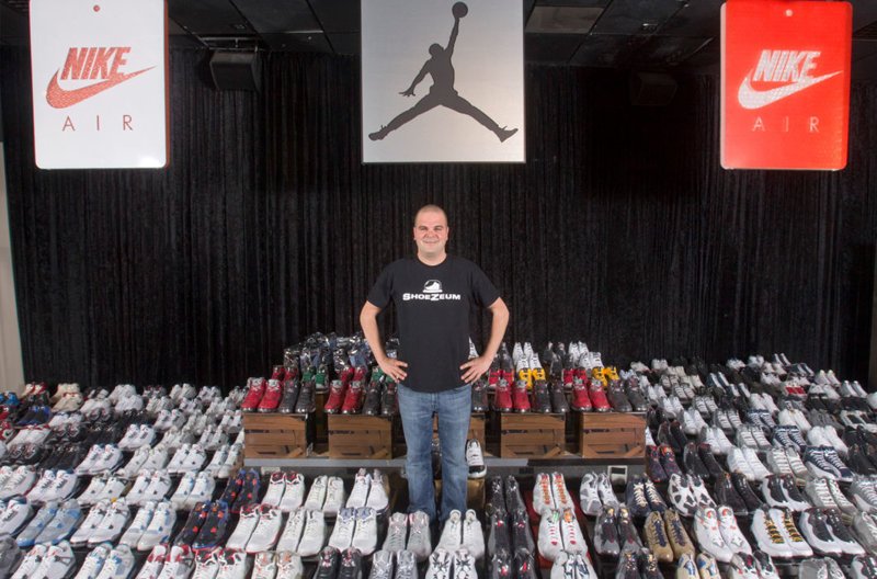 Джордан Майкл Геллер открыл на бульваре Лас-Вегас в штате Невада первый в мире музей кроссовок ShoeZeum. Там можно посмотреть обувь разных годов выпуска от фирмы Nike. В 2013 году коллекцию из более 2500 пар внесли в Книгу рекордов Гиннесса