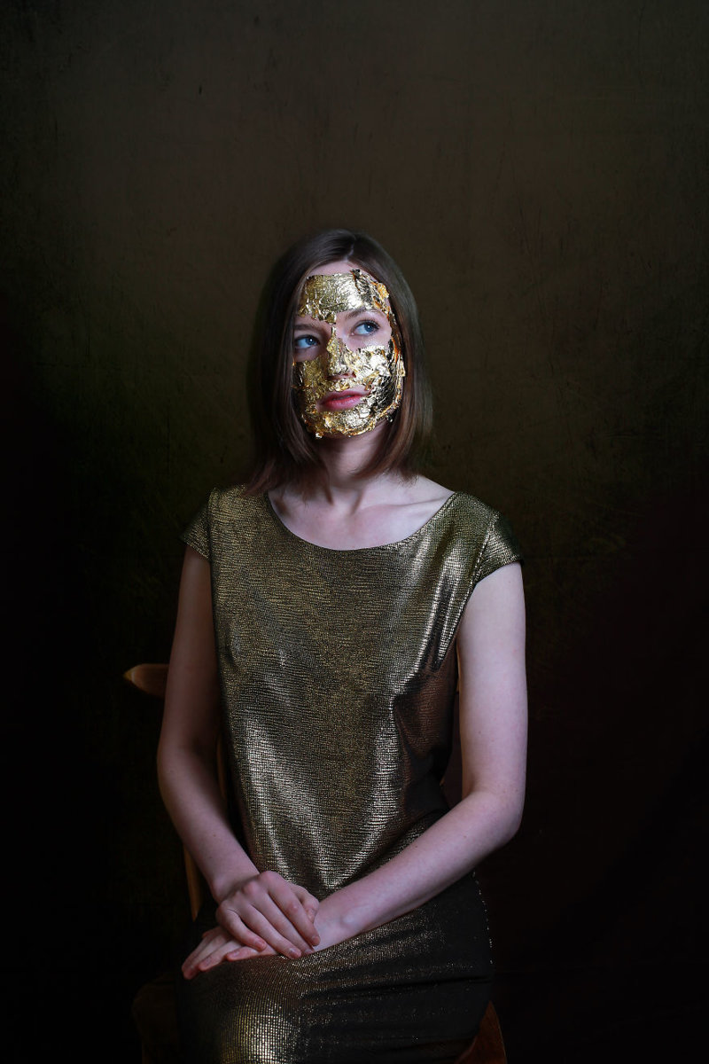 "Омолаживающая" золотая маска для лица 