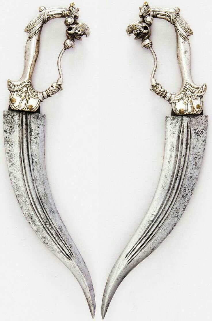 1. Индийский Mahratta, 17 век. Сталь, латунь, серебро, шелк