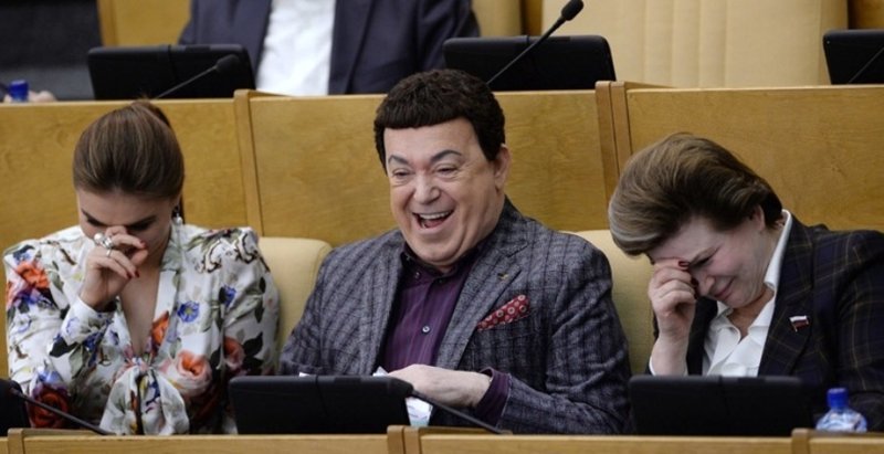 Разрушает этнический нравственный код русского человека