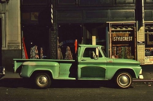 Подборка припаркованных "старичков" с улиц Нью-Йорка от фотографа Лэнгдона Клэя