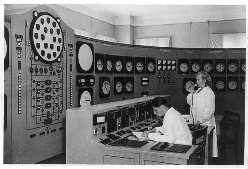 26.06.1954 в СССР открыта первая в мире атомная электростанция. Обнинская АЭС.