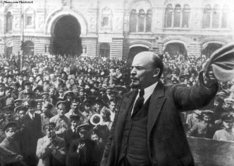 В.И.Ленин призывает к Октябрьской революции. 23 октября 1917 г. Петроград. Россия.
