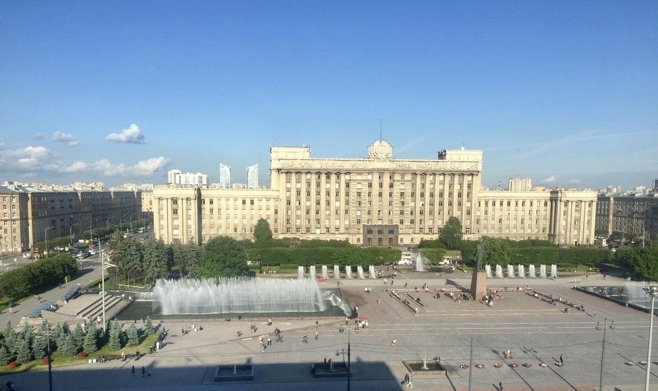 Площадь самой. Московская площадь СПБ. Московская площадь сверху СПБ. Московская площадь СПБ фото. Самая большая площадь в Санкт-Петербурге.