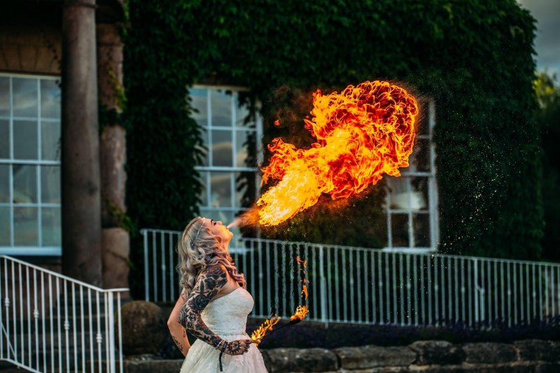 Огнедышащая невесте 
