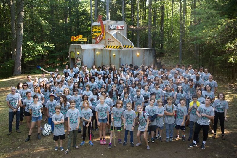 Лагерь труда и отдыха по-американски: дети построили в лесу межгалактическую станцию
