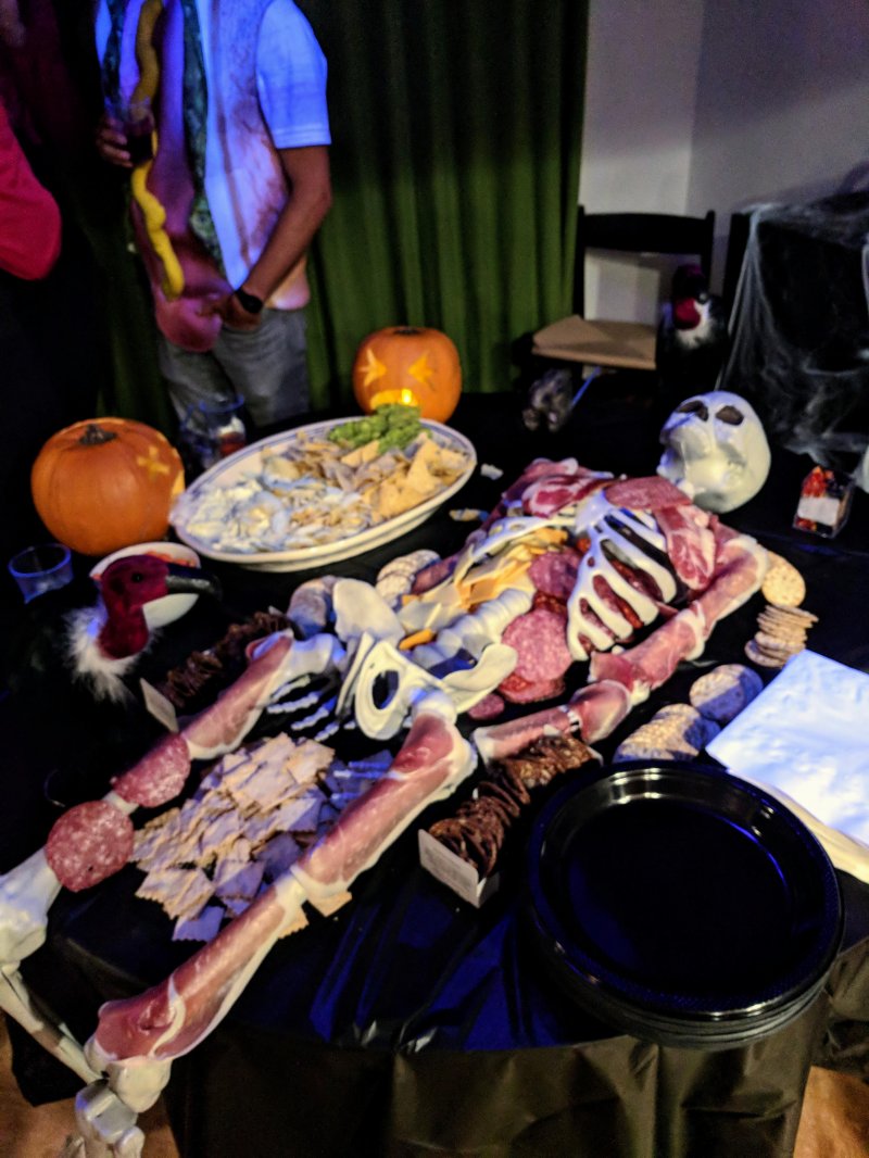 Праздничный стол на Хэллоуин 