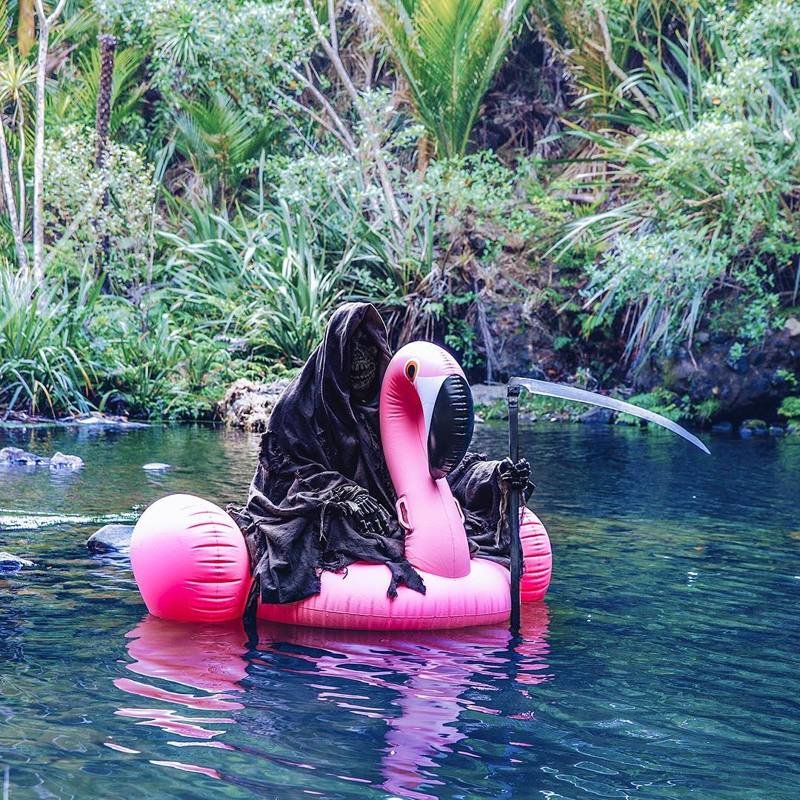 Смерть с косой напоминает в Новой Зеландии: будьте осторожны в воде!