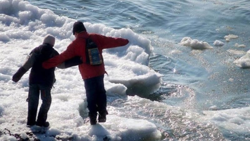 В Прикамье 26-летняя мама двух малышей бросилась в ледяную воду, чтобы спасти тонущего школьника